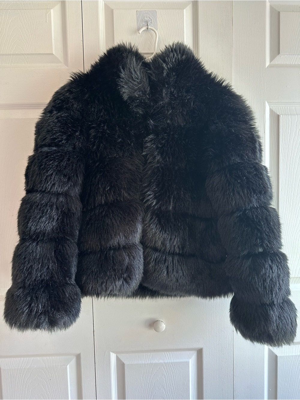Women's Ultra Soft Fluffy Black Faux Fur Teddy Jacket - Luxe Cropped Coat *Flaw*
